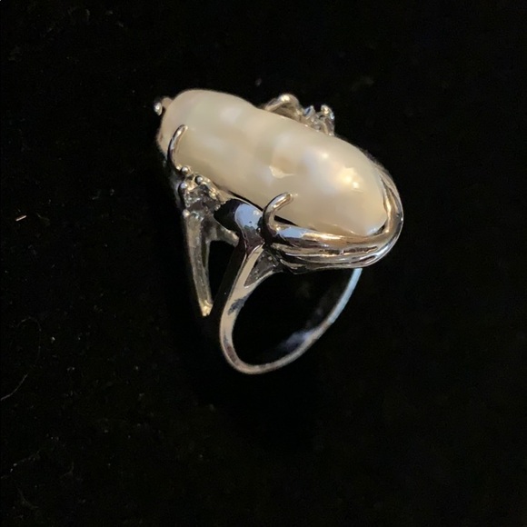Mother of Pearl and Swirly Silver Ring Sz 9 - Picture 2 of 5